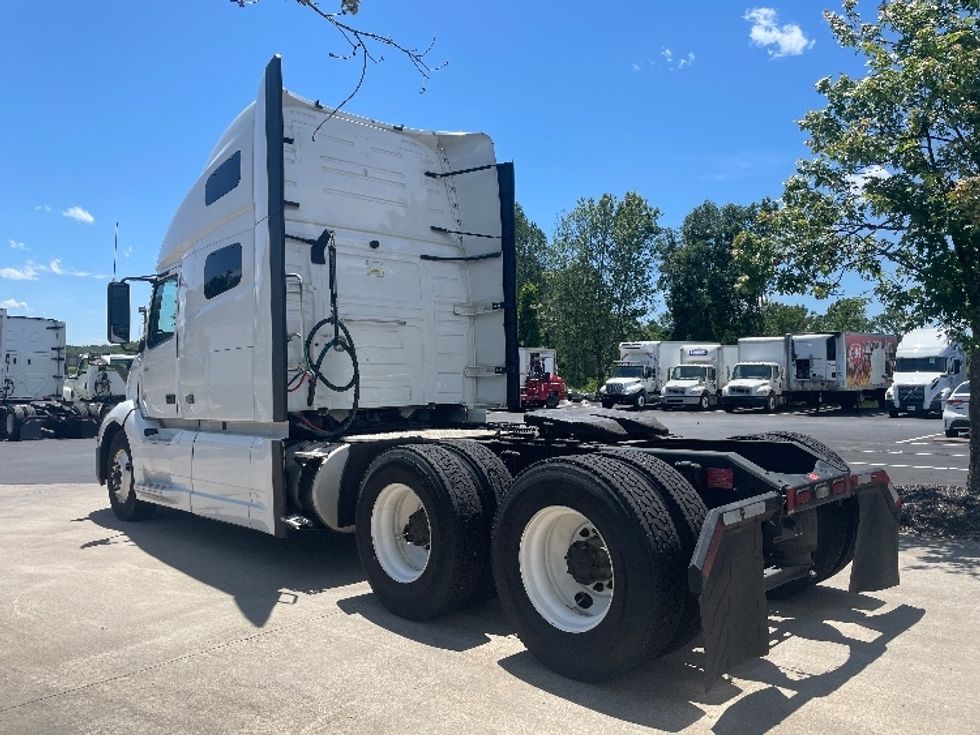 Sleeper Tractor-Heavy Duty Tractors-Volvo-2022-VNL64760-Statesville-NC-338,914\n\t\tmiles-$ 88,750 - Image 5