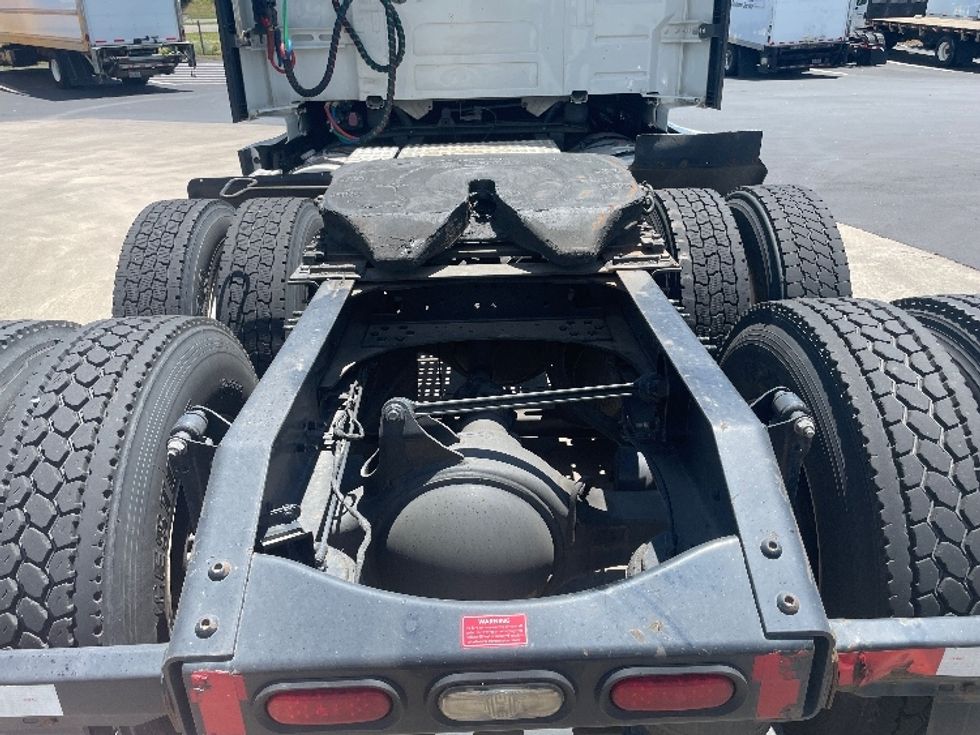 Sleeper Tractor-Heavy Duty Tractors-Volvo-2022-VNL64760-Statesville-NC-338,914\n\t\tmiles-$ 88,750 - Image 6