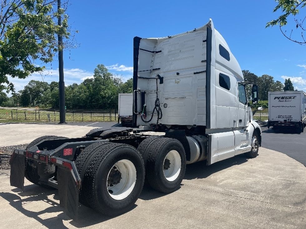 Sleeper Tractor-Heavy Duty Tractors-Volvo-2022-VNL64760-Statesville-NC-338,914\n\t\tmiles-$ 88,750 - Image 7