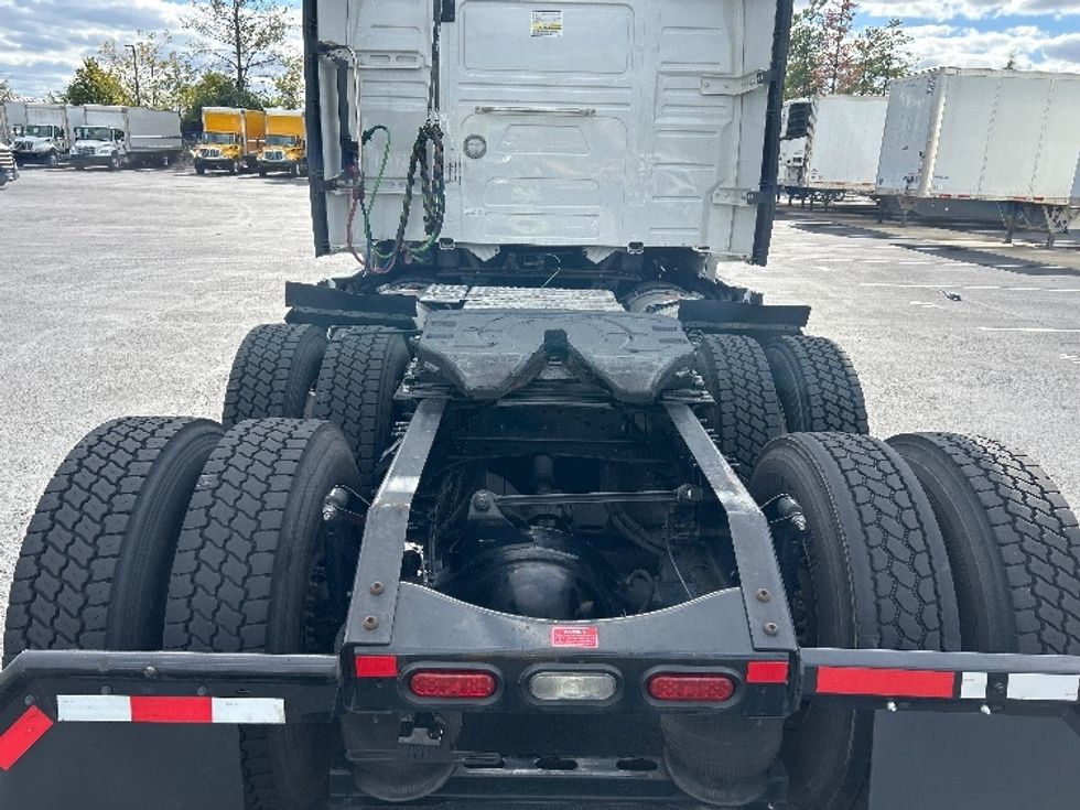 Sleeper Tractor-Heavy Duty Tractors-Volvo-2022-VNL64760-Sterling-VA-447,107\n\t\tmiles-$ 76,250 - Image 6