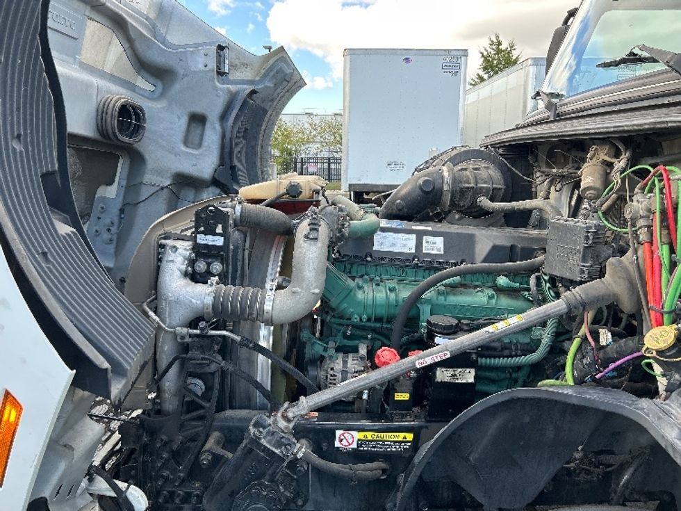 Sleeper Tractor-Heavy Duty Tractors-Volvo-2022-VNL64760-Sterling-VA-518,809\n\t\tmiles-$ 69,500 - Image 20