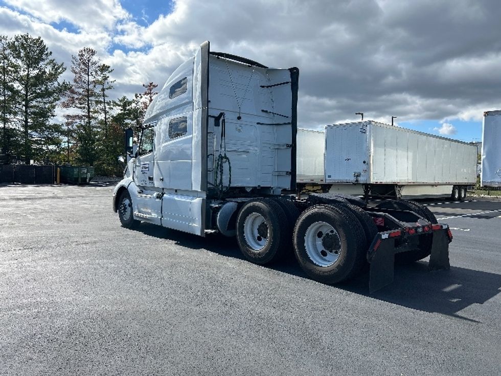 Sleeper Tractor-Heavy Duty Tractors-Volvo-2022-VNL64760-Sterling-VA-518,809\n\t\tmiles-$ 69,500 - Image 4