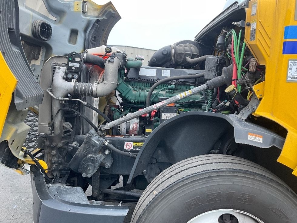 Sleeper Tractor-Heavy Duty Tractors-Volvo-2022-VNL64760-Stockton-CA-613,547\n\t\tmiles-$ 61,250 - Image 21
