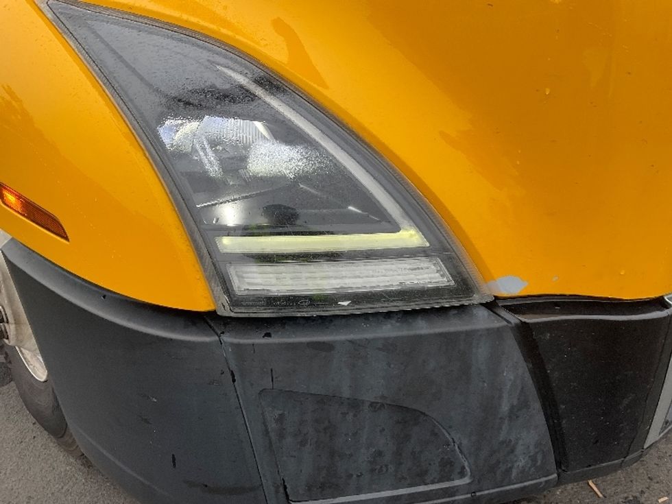 Sleeper Tractor-Heavy Duty Tractors-Volvo-2022-VNL64760-Stockton-CA-613,547\n\t\tmiles-$ 61,250 - Image 23