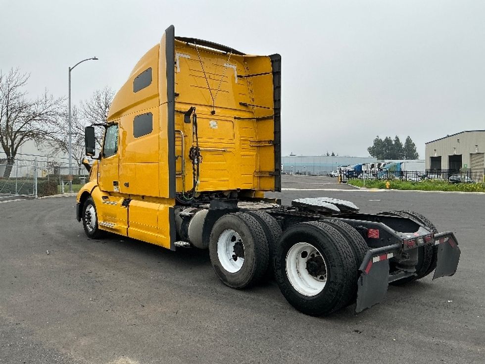 Sleeper Tractor-Heavy Duty Tractors-Volvo-2022-VNL64760-Stockton-CA-613,547\n\t\tmiles-$ 61,250 - Image 5
