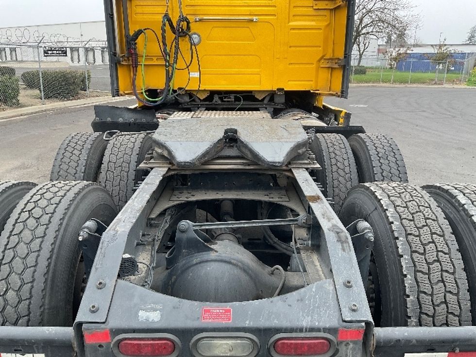 Sleeper Tractor-Heavy Duty Tractors-Volvo-2022-VNL64760-Stockton-CA-613,547\n\t\tmiles-$ 61,250 - Image 6