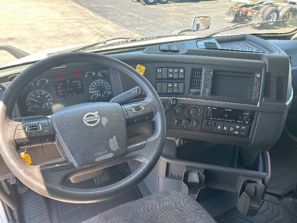 Sleeper Tractor-Heavy Duty Tractors-Volvo-2022-VNL64760-Sturtevant-WI-331,450\n\t\tmiles-$ 94,000 - Image 11