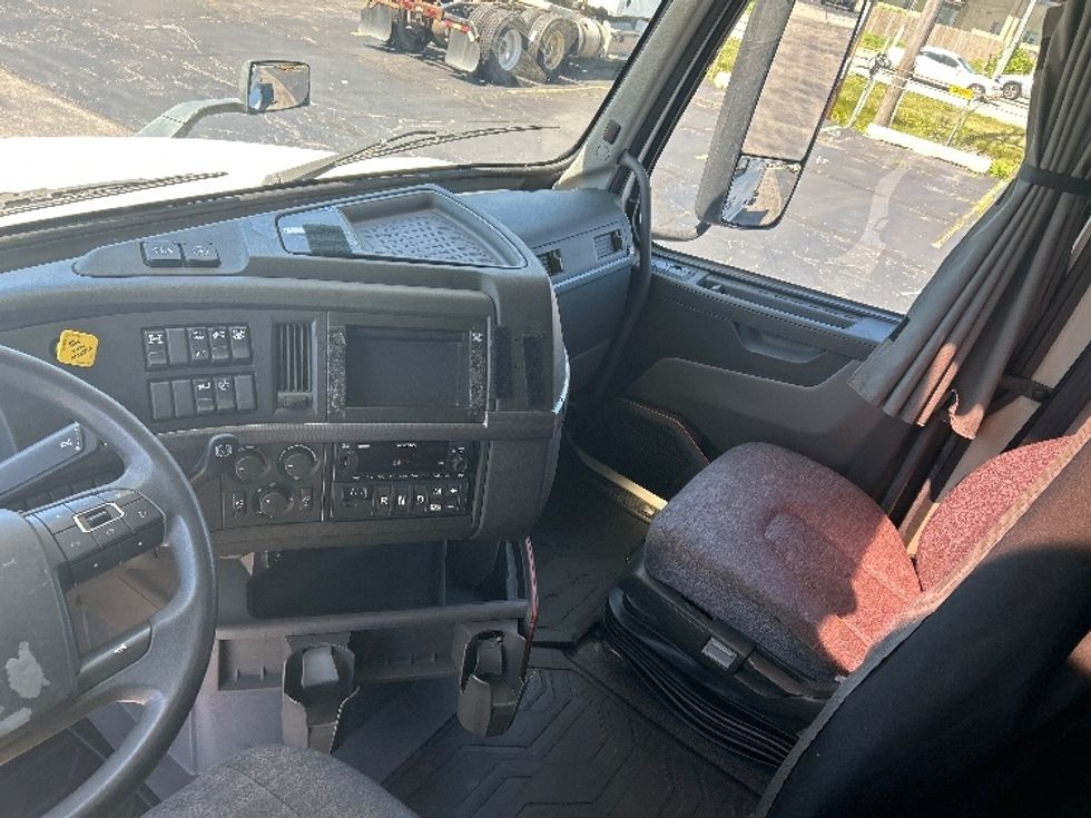 Sleeper Tractor-Heavy Duty Tractors-Volvo-2022-VNL64760-Sturtevant-WI-331,450\n\t\tmiles-$ 94,000 - Image 12
