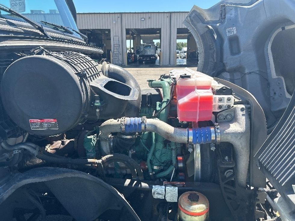 Sleeper Tractor-Heavy Duty Tractors-Volvo-2022-VNL64760-Sturtevant-WI-331,450\n\t\tmiles-$ 94,000 - Image 20