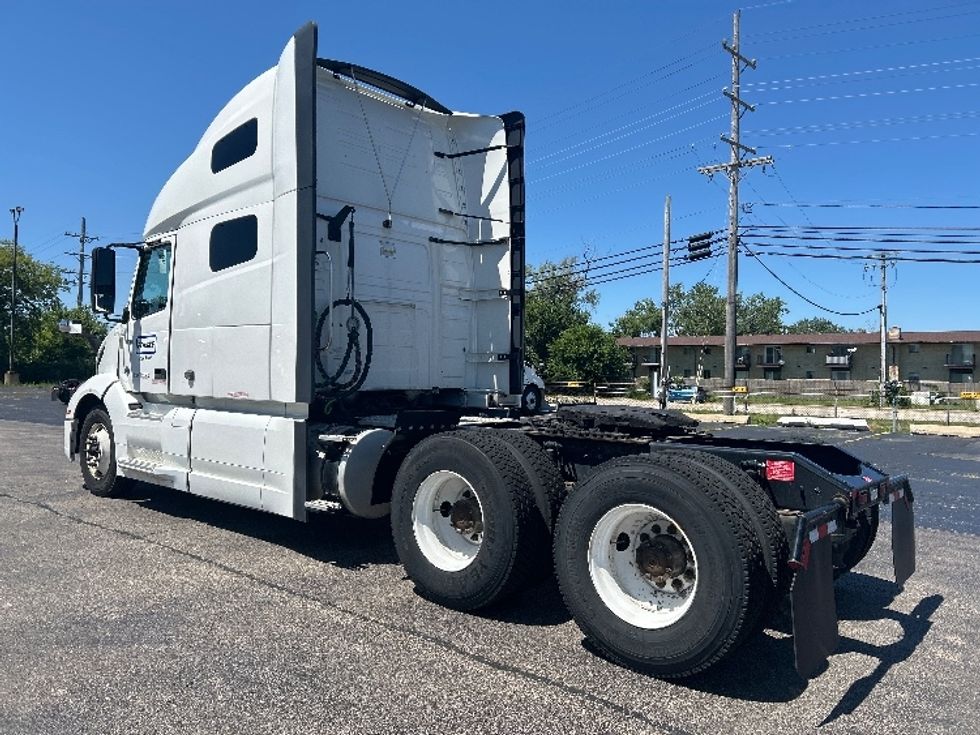 Sleeper Tractor-Heavy Duty Tractors-Volvo-2022-VNL64760-Sturtevant-WI-331,450\n\t\tmiles-$ 94,000 - Image 5