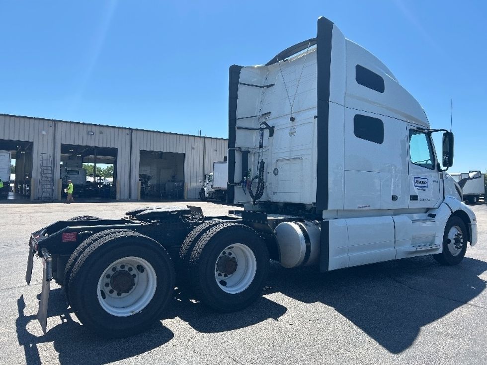 Sleeper Tractor-Heavy Duty Tractors-Volvo-2022-VNL64760-Sturtevant-WI-331,450\n\t\tmiles-$ 94,000 - Image 7