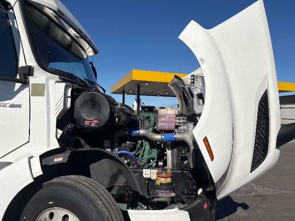 Sleeper Tractor-Heavy Duty Tractors-Volvo-2022-VNL64760-Sturtevant-WI-370,224\n\t\tmiles-$ 82,000 - Image 20