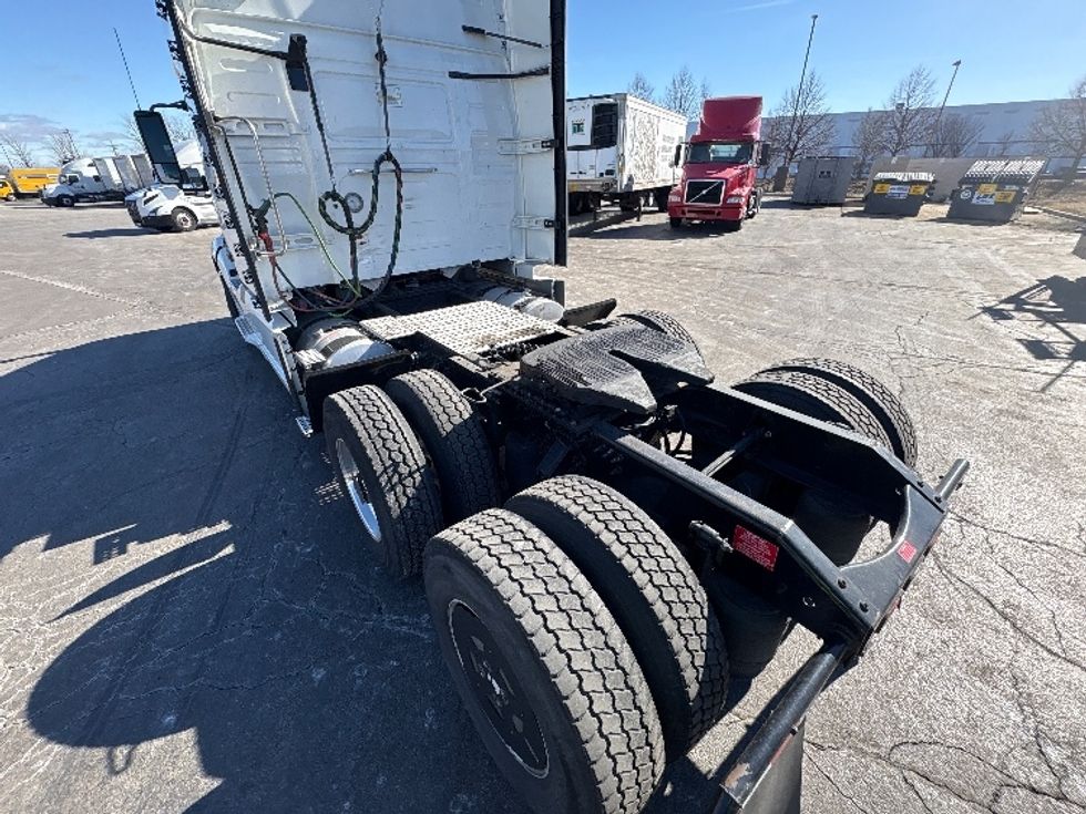 Sleeper Tractor-Heavy Duty Tractors-Volvo-2022-VNL64760-Sturtevant-WI-370,224\n\t\tmiles-$ 82,000 - Image 22