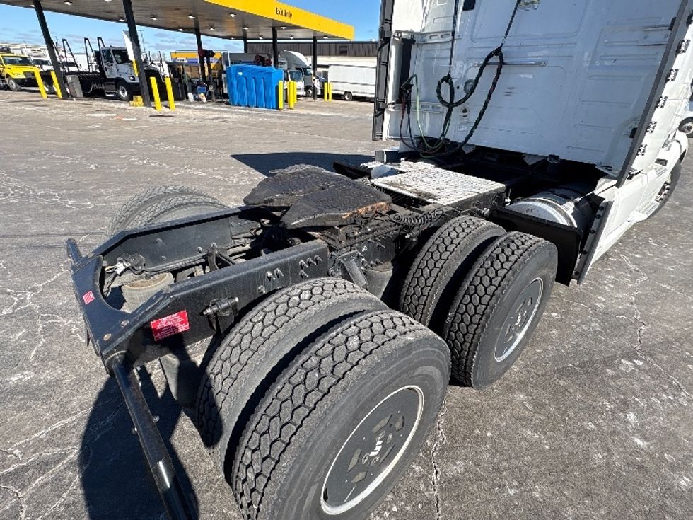 Sleeper Tractor-Heavy Duty Tractors-Volvo-2022-VNL64760-Sturtevant-WI-370,224\n\t\tmiles-$ 82,000 - Image 23