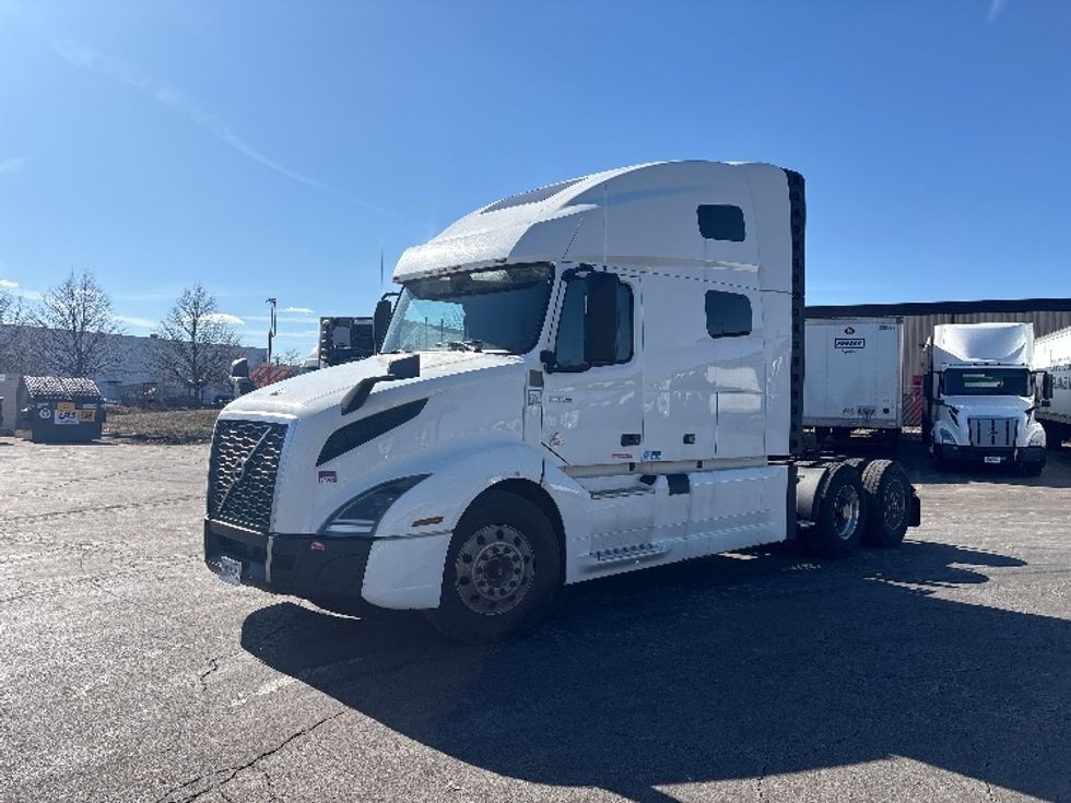 Sleeper Tractor-Heavy Duty Tractors-Volvo-2022-VNL64760-Sturtevant-WI-370,224\n\t\tmiles-$ 82,000 - Image 3
