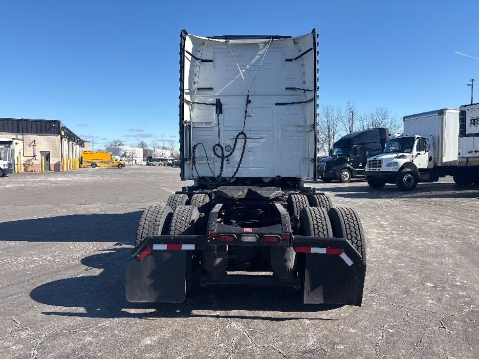 Sleeper Tractor-Heavy Duty Tractors-Volvo-2022-VNL64760-Sturtevant-WI-370,224\n\t\tmiles-$ 82,000 - Image 6