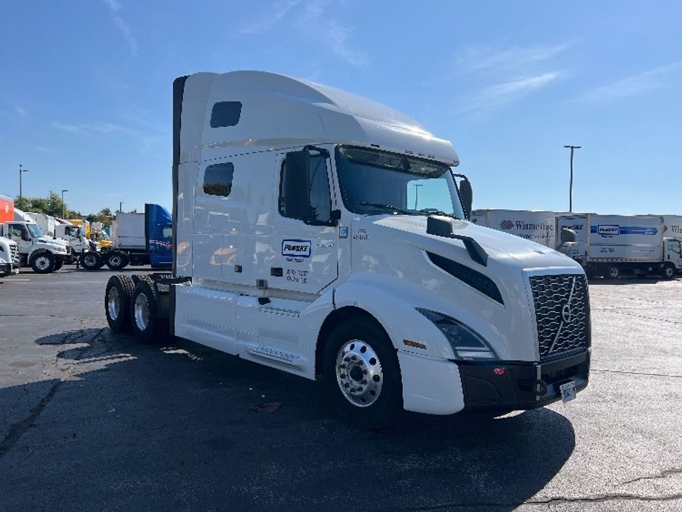 Sleeper Tractor-Heavy Duty Tractors-Volvo-2022-VNL64760-Sturtevant-WI-424,652\n\t\tmiles-$ 80,750 - Image 1