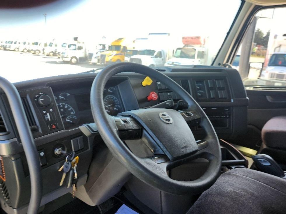 Sleeper Tractor-Heavy Duty Tractors-Volvo-2022-VNL64760-Sturtevant-WI-439,125\n\t\tmiles-$ 75,750 - Image 10