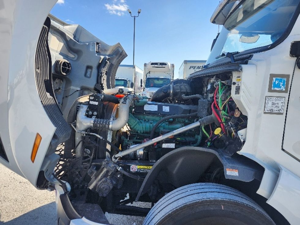 Sleeper Tractor-Heavy Duty Tractors-Volvo-2022-VNL64760-Sturtevant-WI-439,125\n\t\tmiles-$ 75,750 - Image 21