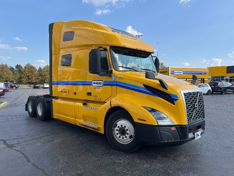 Sleeper Tractor-Heavy Duty Tractors-Volvo-2022-VNL64760-Sturtevant-WI-457,226\n\t\tmiles-$ 72,250 - Image 1