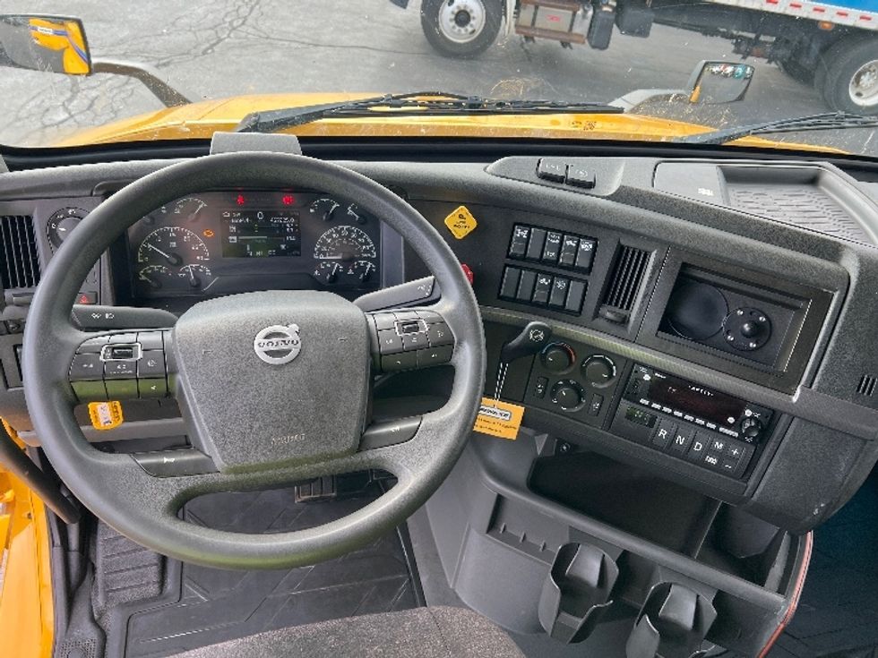Sleeper Tractor-Heavy Duty Tractors-Volvo-2022-VNL64760-Sturtevant-WI-457,226\n\t\tmiles-$ 72,250 - Image 10