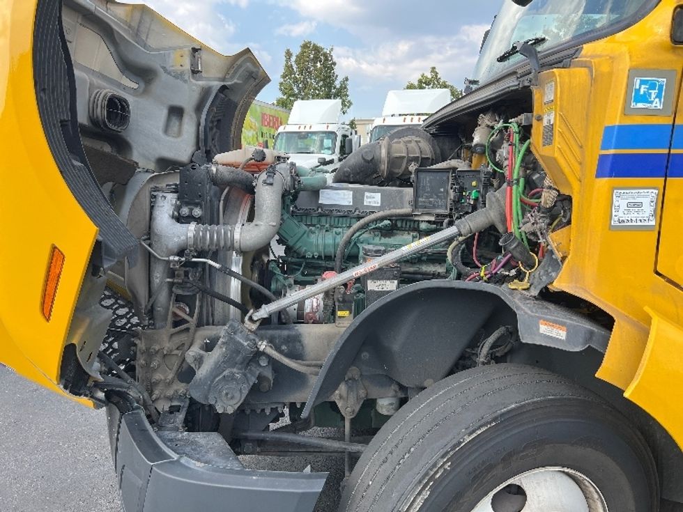 Sleeper Tractor-Heavy Duty Tractors-Volvo-2022-VNL64760-Sturtevant-WI-457,226\n\t\tmiles-$ 72,250 - Image 20