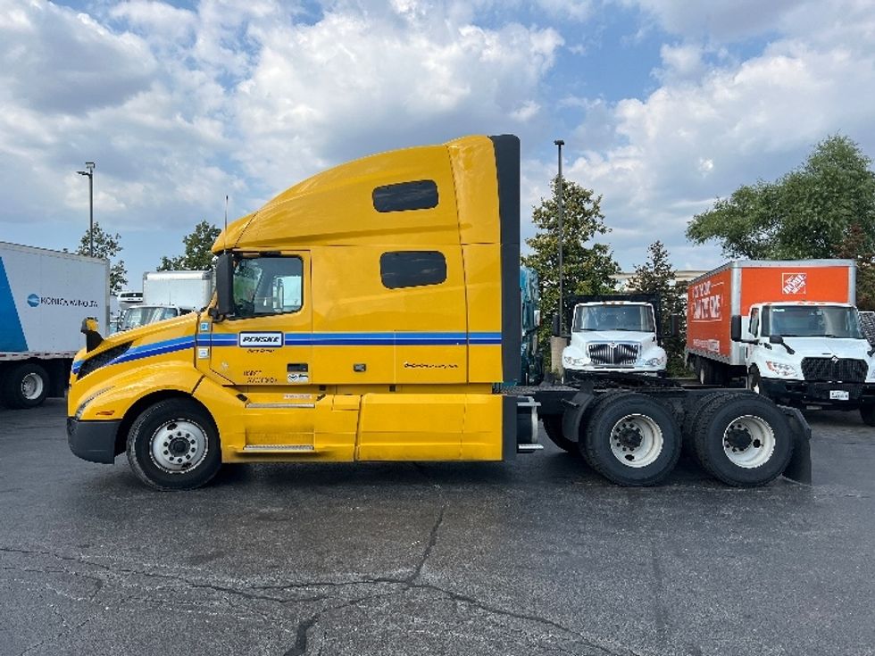 Sleeper Tractor-Heavy Duty Tractors-Volvo-2022-VNL64760-Sturtevant-WI-457,226\n\t\tmiles-$ 72,250 - Image 4