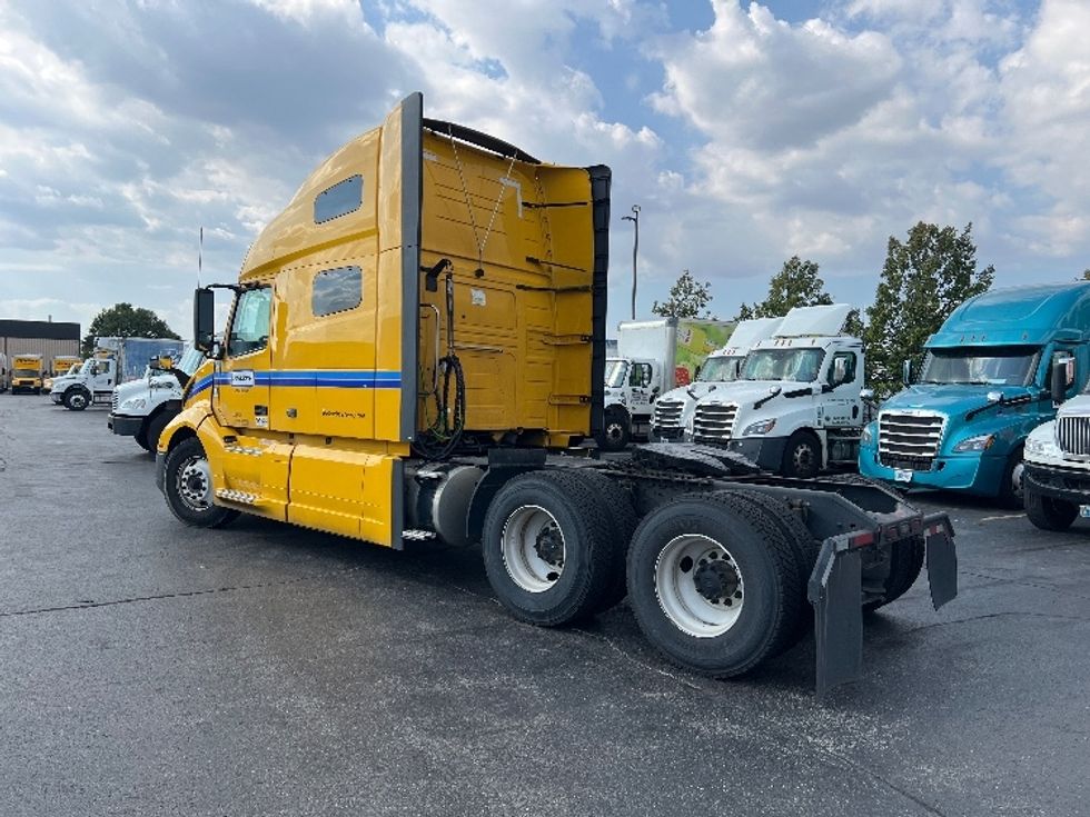 Sleeper Tractor-Heavy Duty Tractors-Volvo-2022-VNL64760-Sturtevant-WI-457,226\n\t\tmiles-$ 72,250 - Image 5