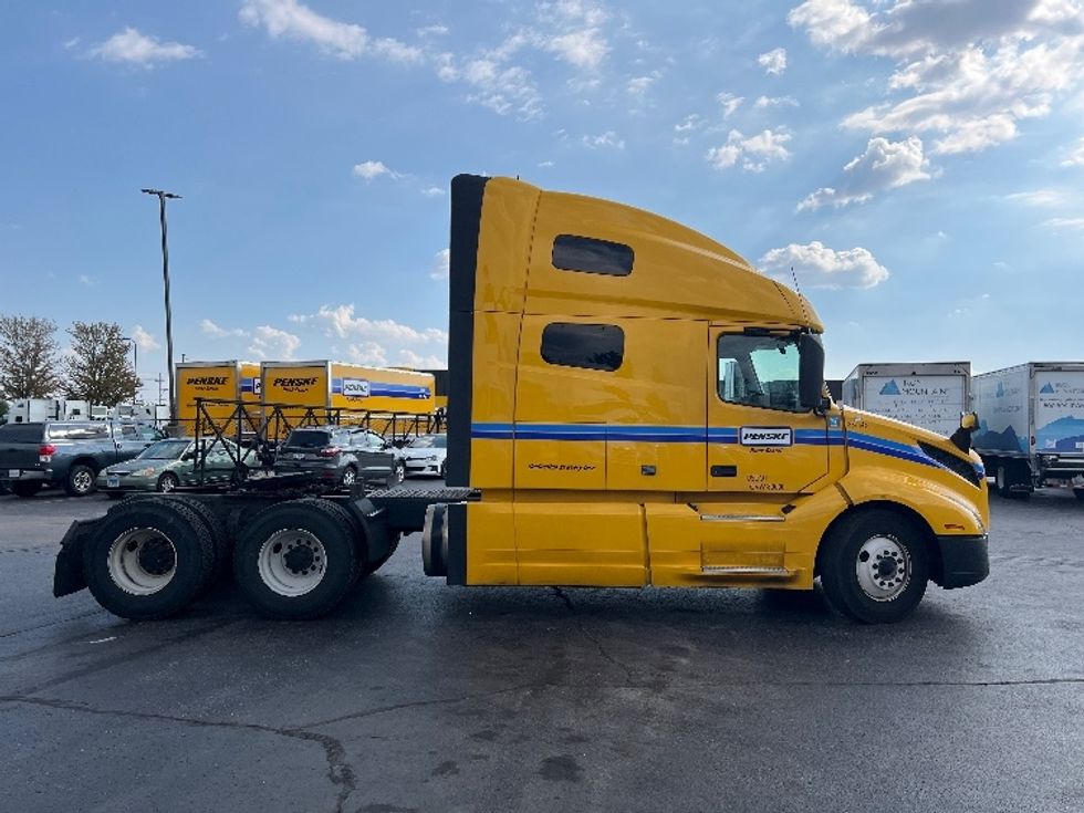 Sleeper Tractor-Heavy Duty Tractors-Volvo-2022-VNL64760-Sturtevant-WI-457,226\n\t\tmiles-$ 72,250 - Image 7