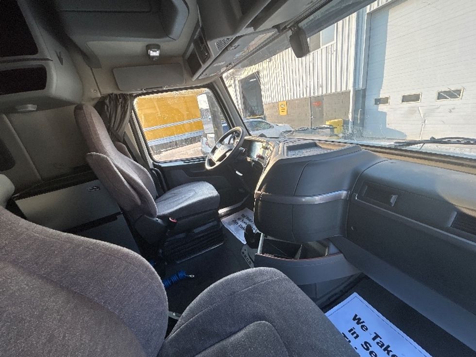 Sleeper Tractor-Heavy Duty Tractors-Volvo-2022-VNL64760-Sturtevant-WI-461,480\n\t\tmiles-$ 78,500 - Image 15