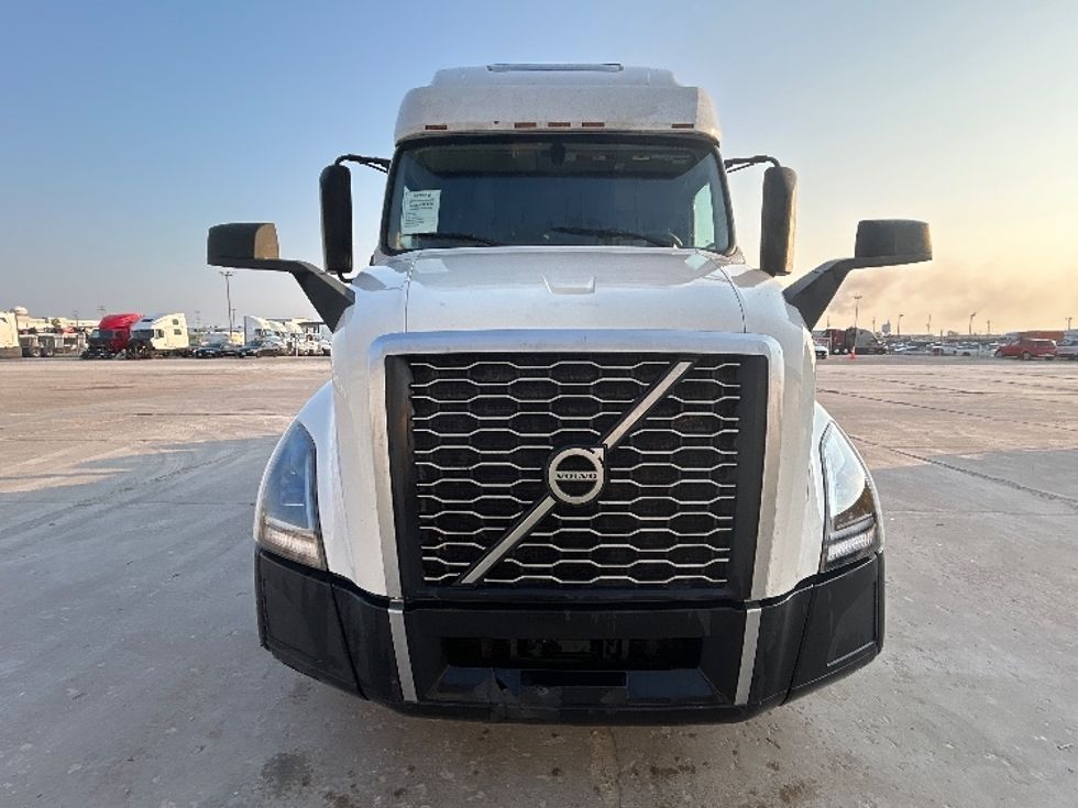 Sleeper Tractor-Heavy Duty Tractors-Volvo-2022-VNL64760-Sturtevant-WI-461,480\n\t\tmiles-$ 78,500 - Image 2