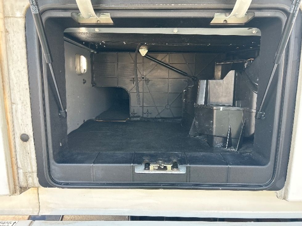 Sleeper Tractor-Heavy Duty Tractors-Volvo-2022-VNL64760-Sturtevant-WI-461,480\n\t\tmiles-$ 78,500 - Image 23