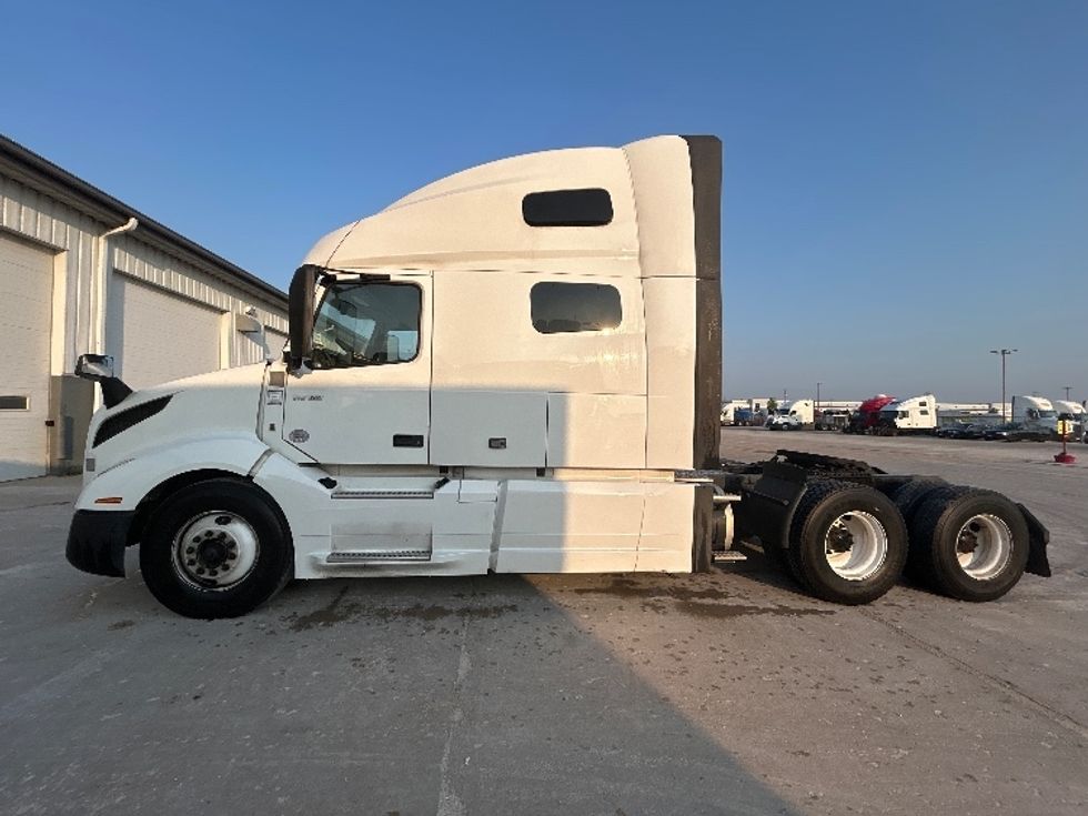 Sleeper Tractor-Heavy Duty Tractors-Volvo-2022-VNL64760-Sturtevant-WI-461,480\n\t\tmiles-$ 78,500 - Image 4