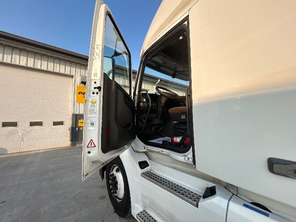 Sleeper Tractor-Heavy Duty Tractors-Volvo-2022-VNL64760-Sturtevant-WI-461,480\n\t\tmiles-$ 78,500 - Image 9