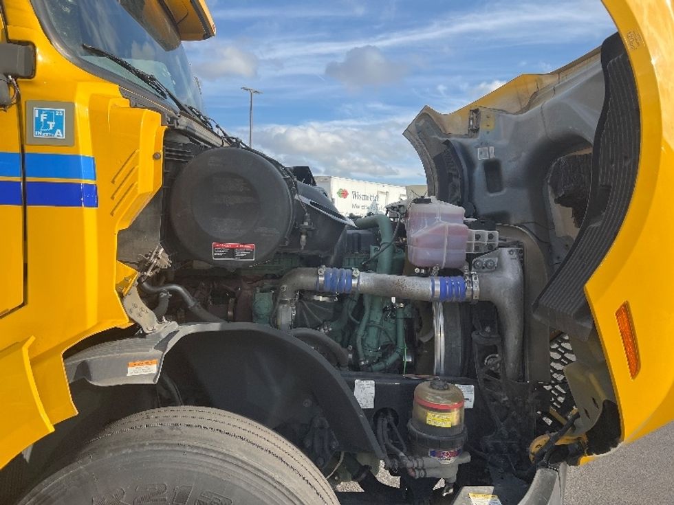 Sleeper Tractor-Heavy Duty Tractors-Volvo-2022-VNL64760-Sturtevant-WI-466,600\n\t\tmiles-$ 70,500 - Image 20