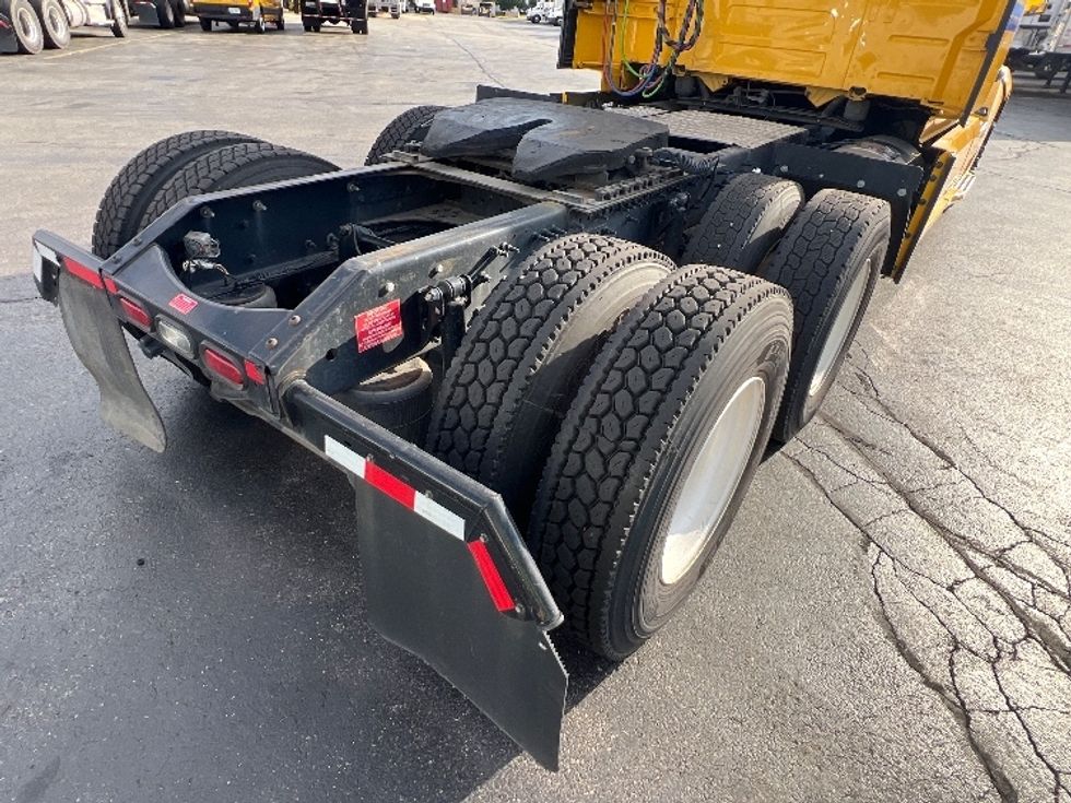 Sleeper Tractor-Heavy Duty Tractors-Volvo-2022-VNL64760-Sturtevant-WI-466,600\n\t\tmiles-$ 70,500 - Image 23