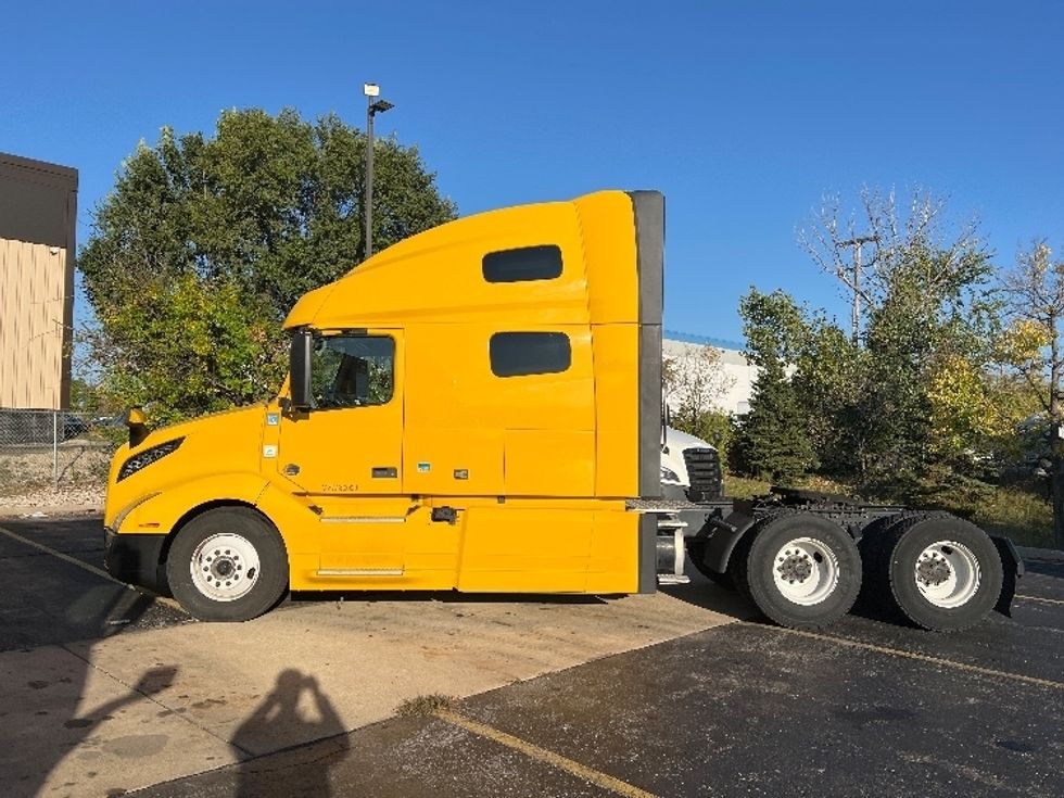 Sleeper Tractor-Heavy Duty Tractors-Volvo-2022-VNL64760-Sturtevant-WI-466,600\n\t\tmiles-$ 70,500 - Image 4