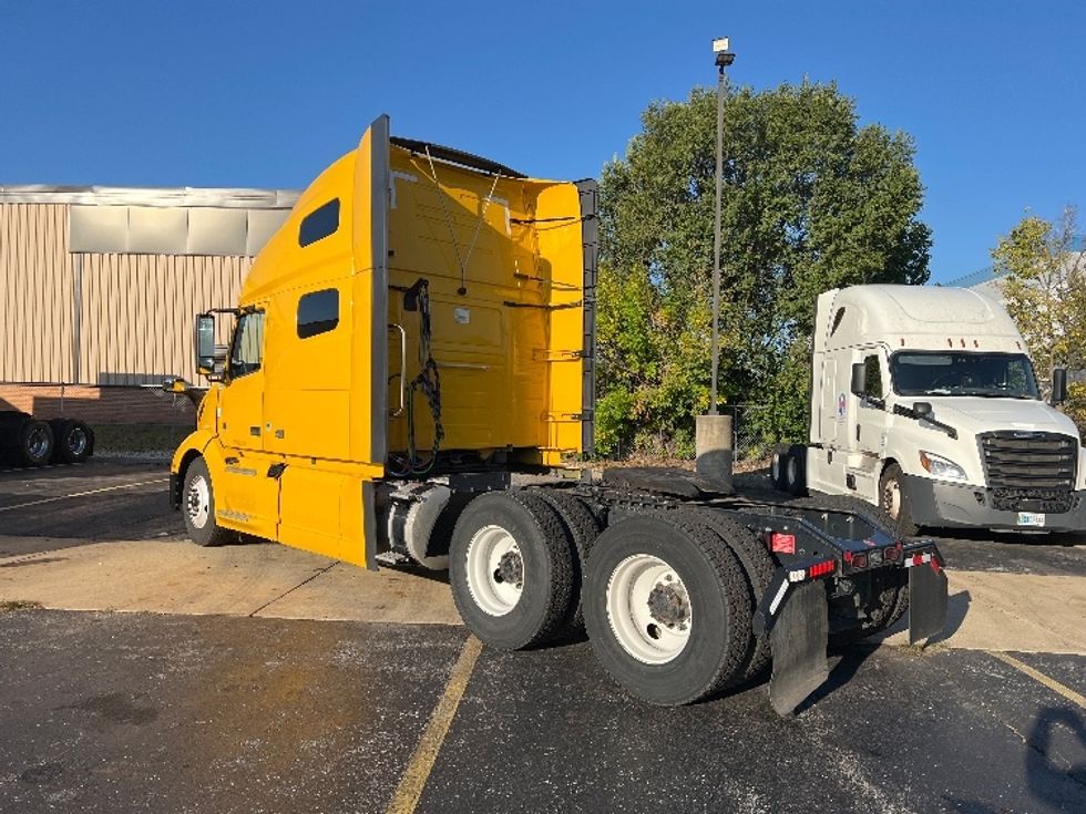 Sleeper Tractor-Heavy Duty Tractors-Volvo-2022-VNL64760-Sturtevant-WI-466,600\n\t\tmiles-$ 70,500 - Image 5