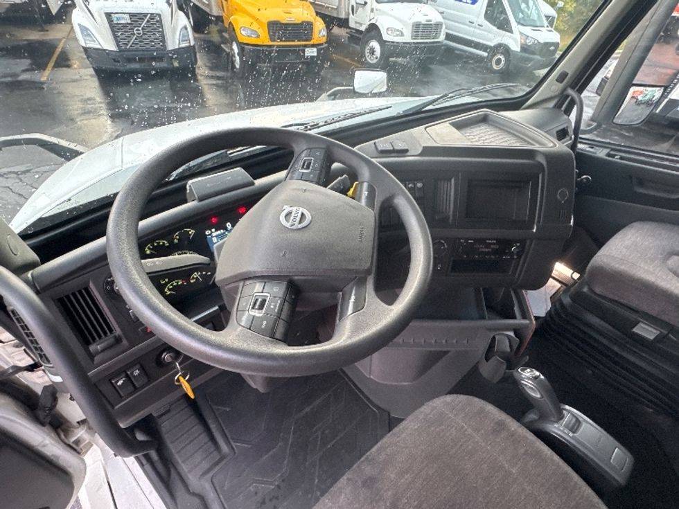 Sleeper Tractor-Heavy Duty Tractors-Volvo-2022-VNL64760-Sturtevant-WI-480,140\n\t\tmiles-$ 74,000 - Image 10