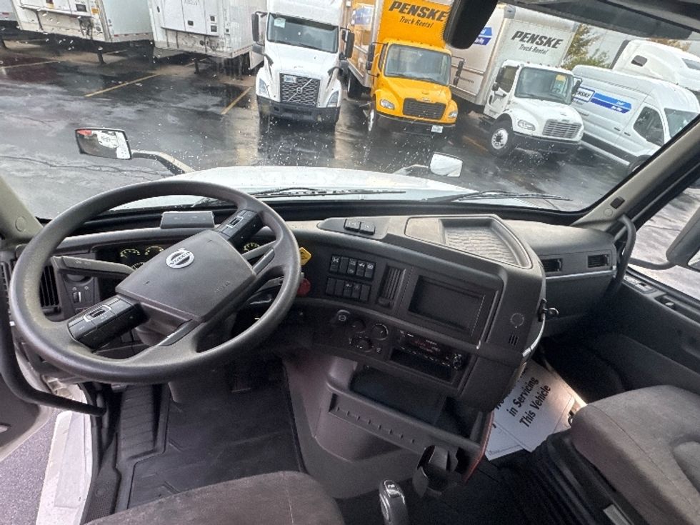 Sleeper Tractor-Heavy Duty Tractors-Volvo-2022-VNL64760-Sturtevant-WI-480,140\n\t\tmiles-$ 74,000 - Image 11