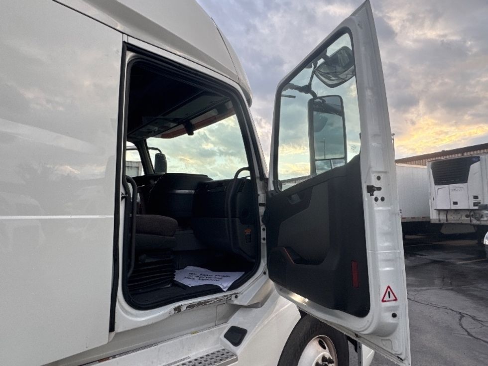 Sleeper Tractor-Heavy Duty Tractors-Volvo-2022-VNL64760-Sturtevant-WI-480,140\n\t\tmiles-$ 74,000 - Image 13