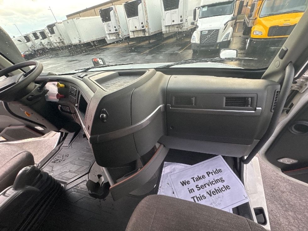 Sleeper Tractor-Heavy Duty Tractors-Volvo-2022-VNL64760-Sturtevant-WI-480,140\n\t\tmiles-$ 74,000 - Image 14