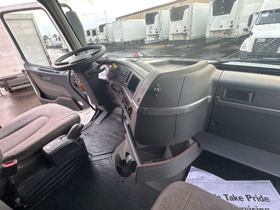 Sleeper Tractor-Heavy Duty Tractors-Volvo-2022-VNL64760-Sturtevant-WI-480,140\n\t\tmiles-$ 74,000 - Image 15