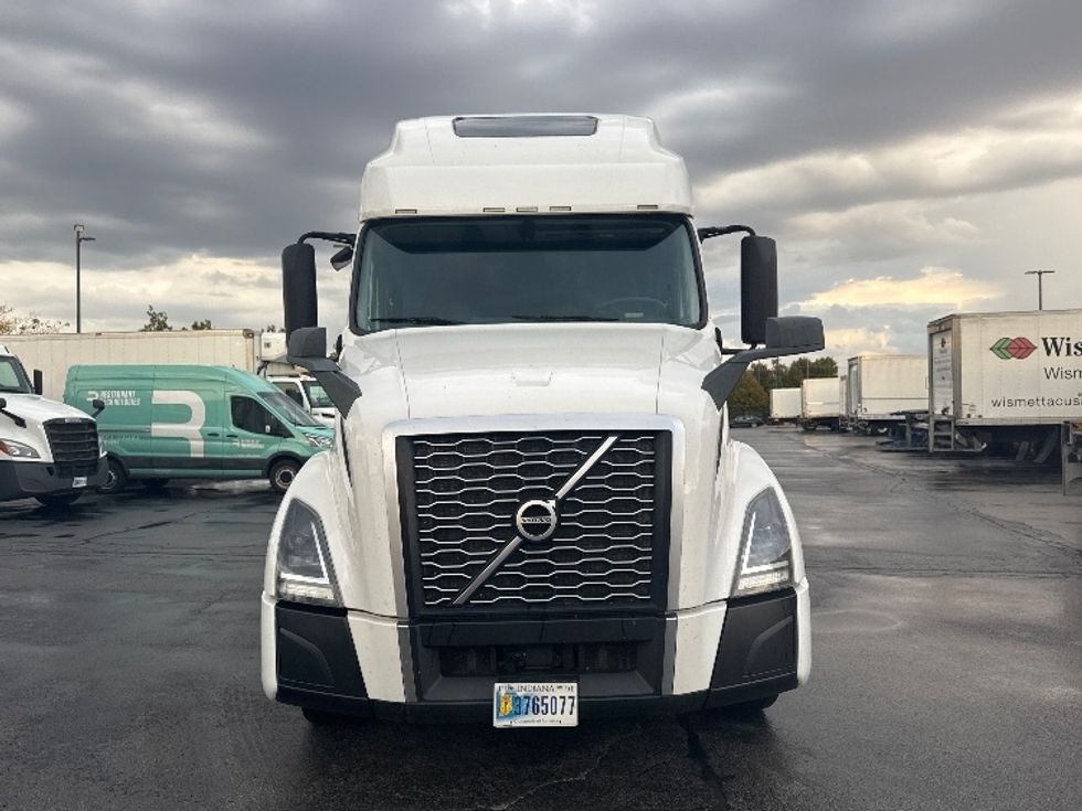 Sleeper Tractor-Heavy Duty Tractors-Volvo-2022-VNL64760-Sturtevant-WI-480,140\n\t\tmiles-$ 74,000 - Image 2