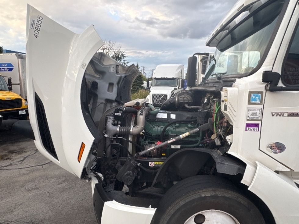 Sleeper Tractor-Heavy Duty Tractors-Volvo-2022-VNL64760-Sturtevant-WI-480,140\n\t\tmiles-$ 74,000 - Image 20