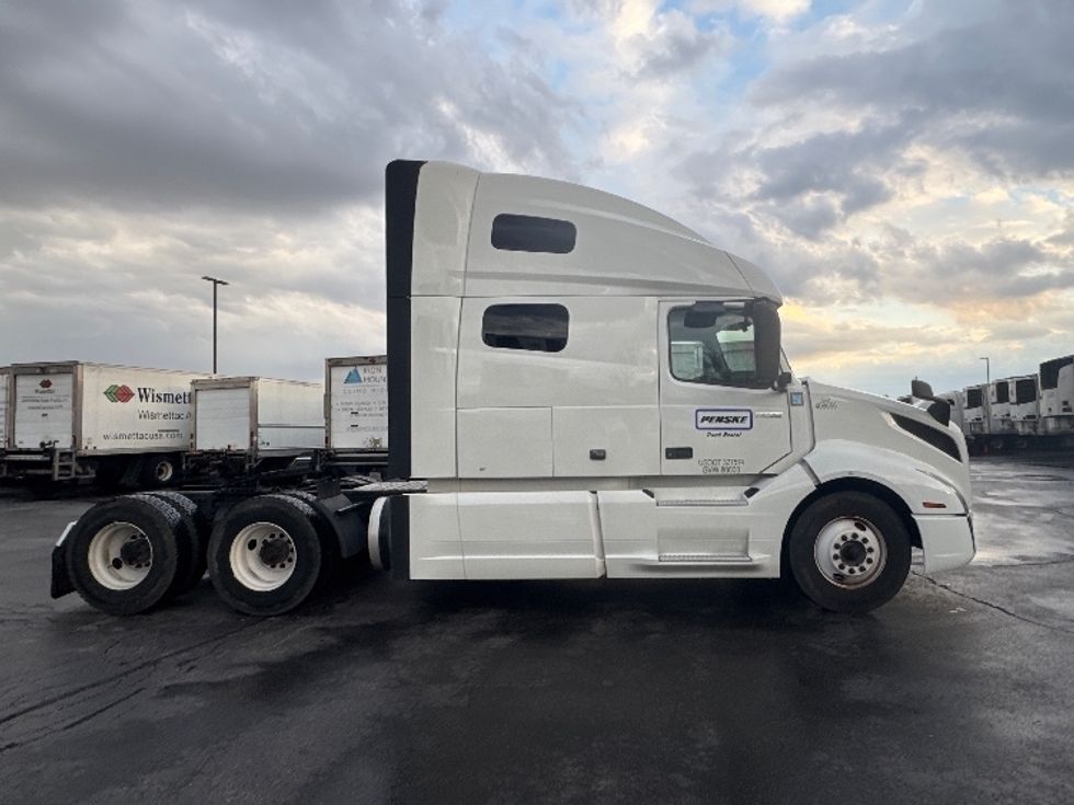 Sleeper Tractor-Heavy Duty Tractors-Volvo-2022-VNL64760-Sturtevant-WI-480,140\n\t\tmiles-$ 74,000 - Image 4
