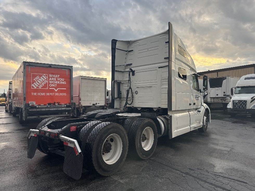 Sleeper Tractor-Heavy Duty Tractors-Volvo-2022-VNL64760-Sturtevant-WI-480,140\n\t\tmiles-$ 74,000 - Image 5