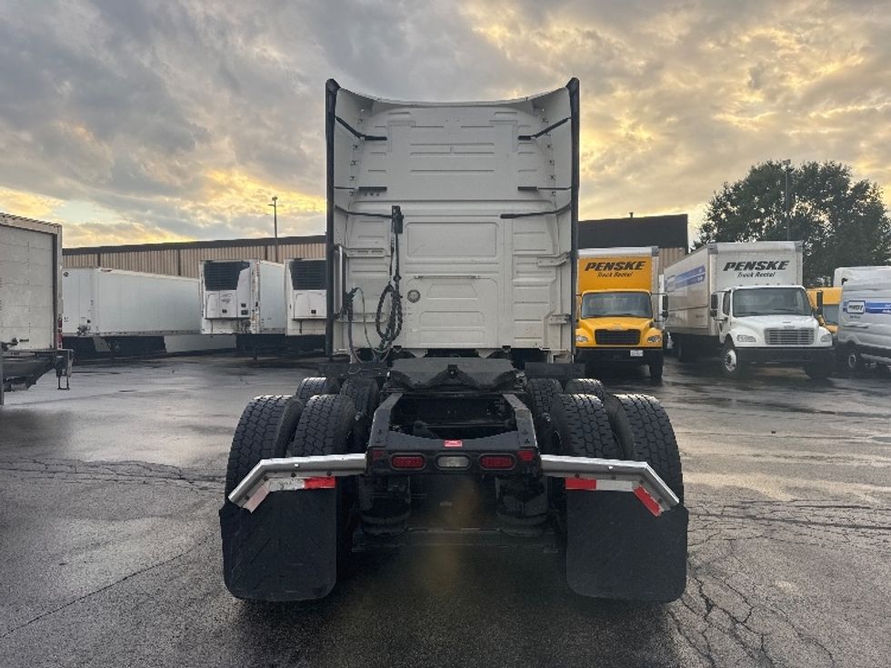 Sleeper Tractor-Heavy Duty Tractors-Volvo-2022-VNL64760-Sturtevant-WI-480,140\n\t\tmiles-$ 74,000 - Image 6
