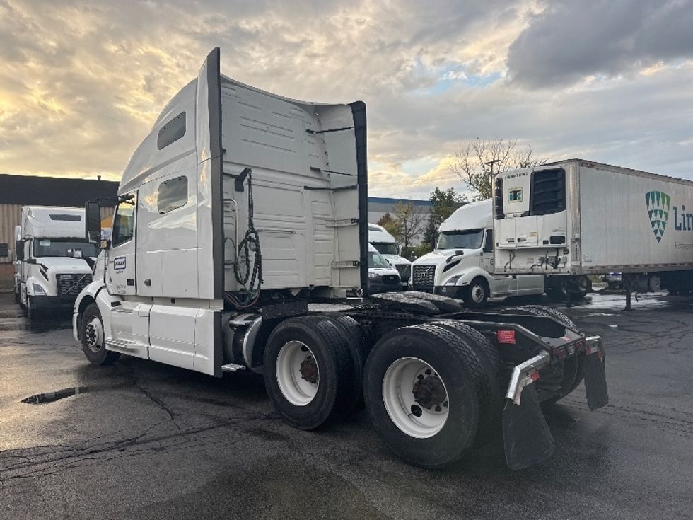 Sleeper Tractor-Heavy Duty Tractors-Volvo-2022-VNL64760-Sturtevant-WI-480,140\n\t\tmiles-$ 74,000 - Image 7