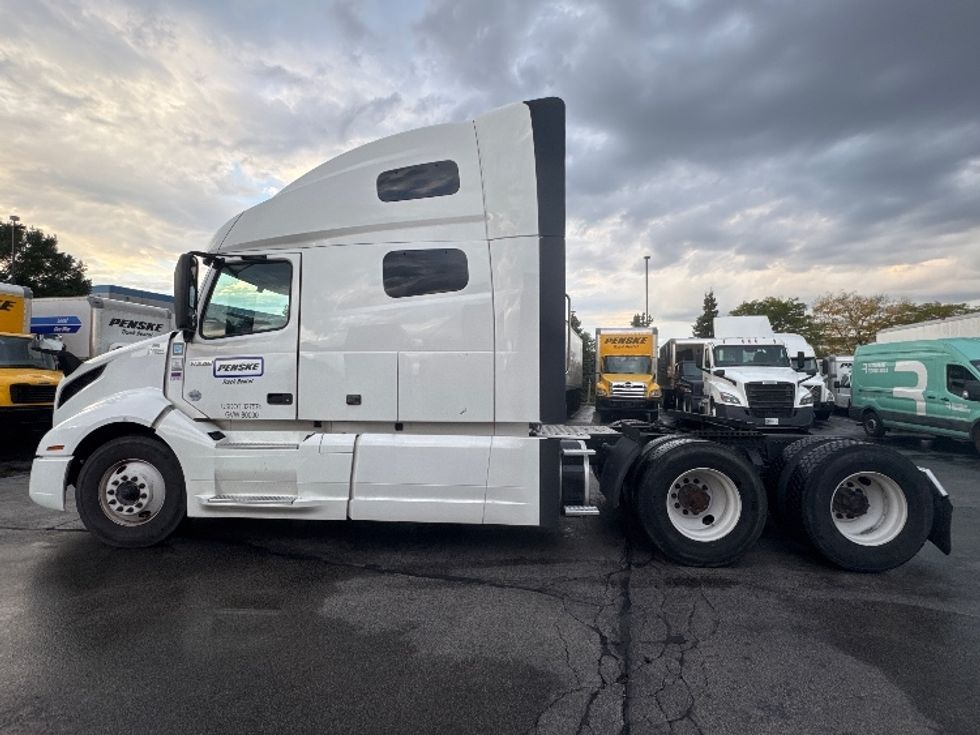 Sleeper Tractor-Heavy Duty Tractors-Volvo-2022-VNL64760-Sturtevant-WI-480,140\n\t\tmiles-$ 74,000 - Image 8